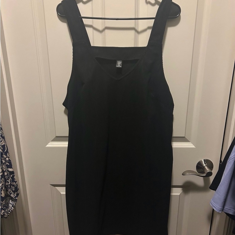 SHEIN Curve Black Ribbed Vneck Dress